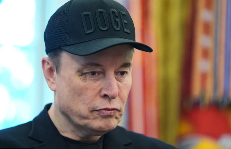 DOŠLO DO TUČE U BELOJ KUĆI?! Elon Musk dobio MASNICU na OKU, skandal SVETSKIH RAZMERA