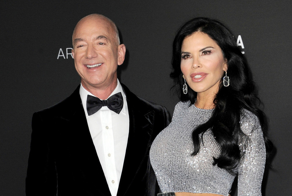 „DRONOVI I SNAJPERISTI NA KROVOVIMA!“ Bezos primoran da preduzme nove mere za venčanje zbog rata na Bliskom istoku!