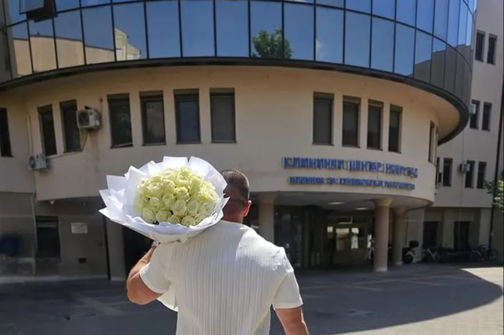DAVID DRAGOJEVIĆ OTIŠAO PO TAMARU I BEBU U PORODILIŠTE! Podelio prvi snimak sina Rajana i oduševio sve!