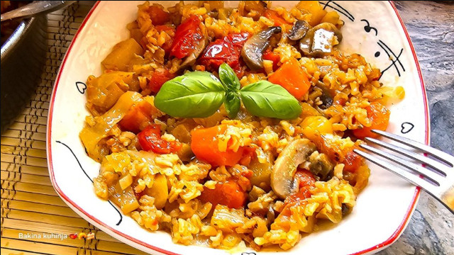 RECEPT ZA SAVRŠENI POSNI ĐUVEČ: Jelo koje obara sa nogu, a sprema se brzo i lako
