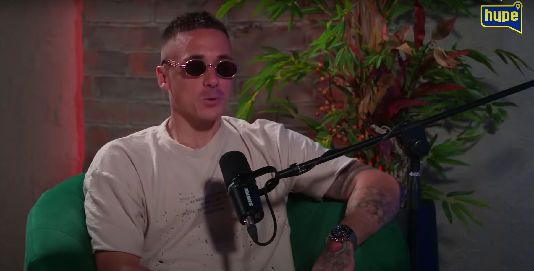 „PROZIVALI SU ME SVI KOJI SU DOBRI SA BAKOM PRASETOM, NAJVIŠE SHARKE!“ Influenser šokirao priznanjem u emisiji „D-Cast“