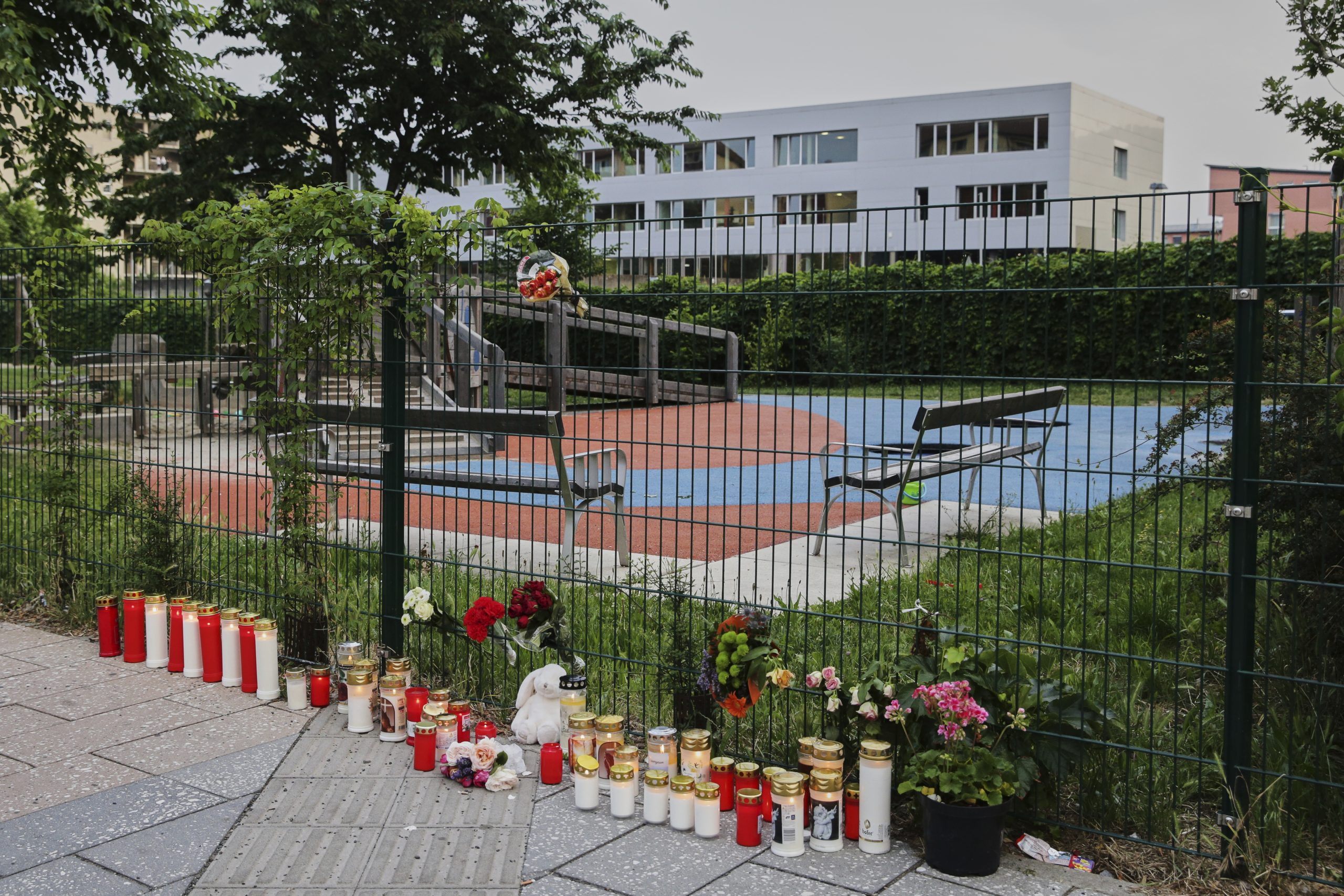 „MAMA, IDEM DA UBIJAM!“ Novi detalji o NAPADAČU IZ ŠKOLE U GRADU: Porodici najavio ZLOČIN, evo šta im je ostavio!