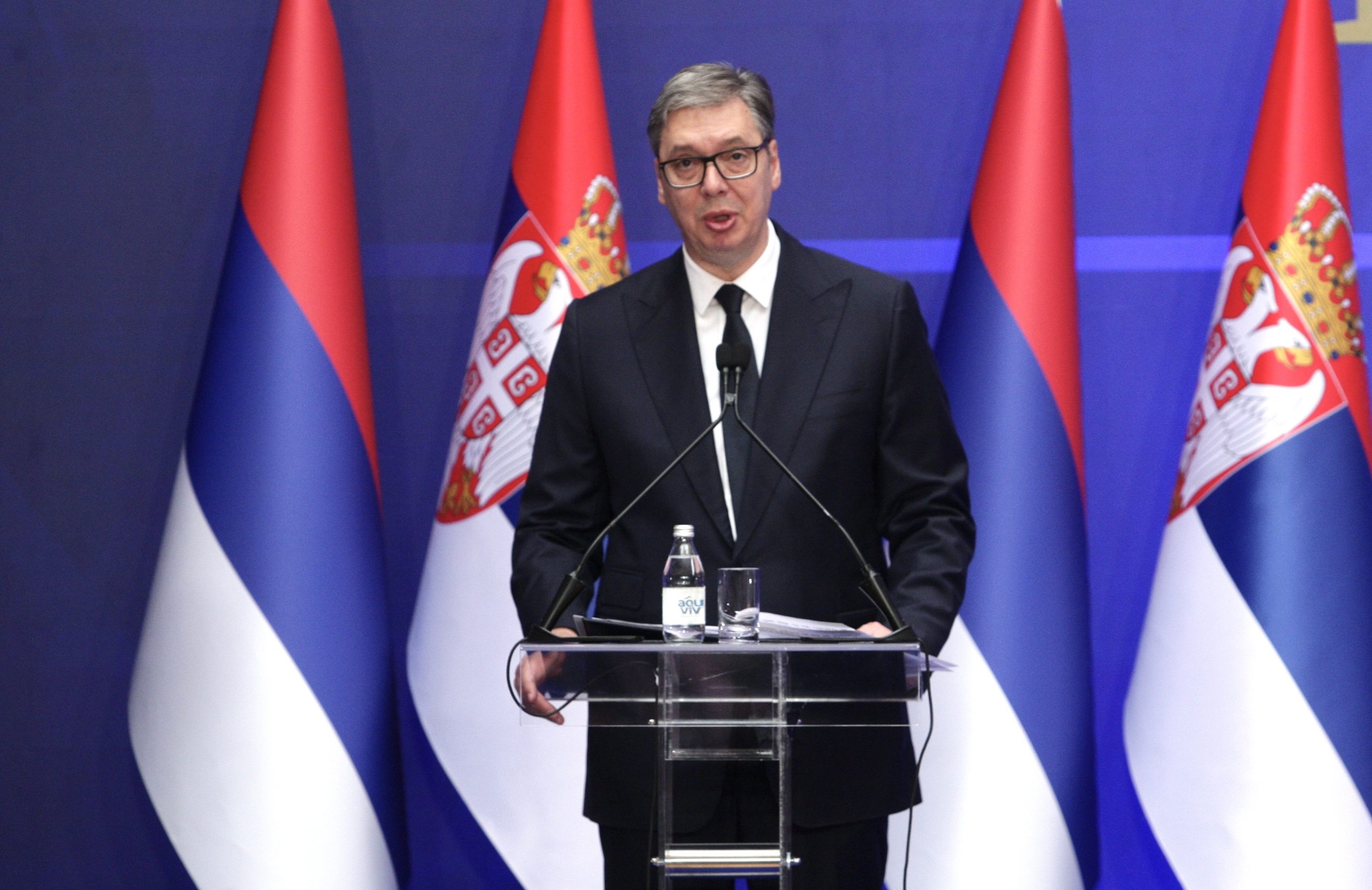 „AKO NEMATE SOCIJALNI ŽIVOT, PUSTITE DRUGE DA RADE“ Predsednik Vučić: “ Otvaramo autoput, investitori dolaze – a oni bi da nas unazade!“
