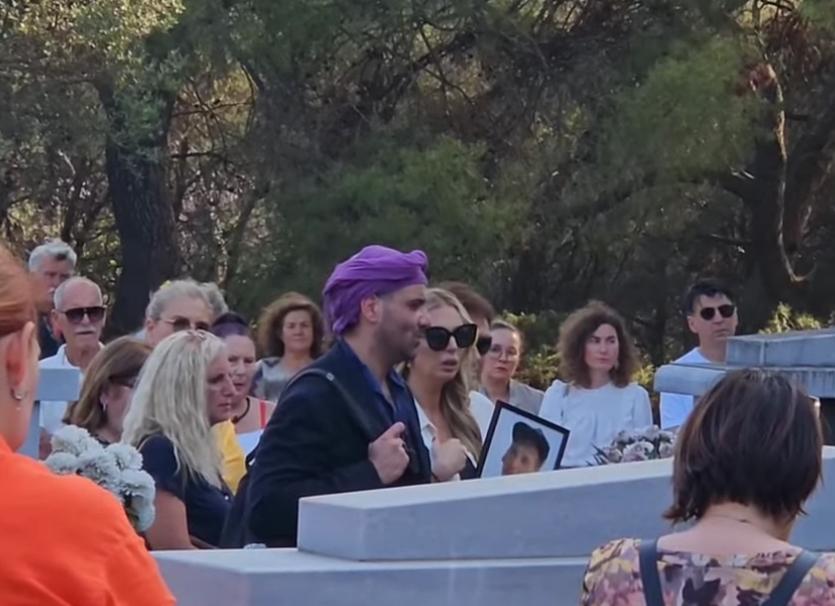SAHRANJEN IVICA KARABATIĆ! Ava SKRHANA BOLOM sve vreme drži OČEVU SLIKU, u pozadini se čuje Oliverova BALADA! (FOTO+VIDEO)