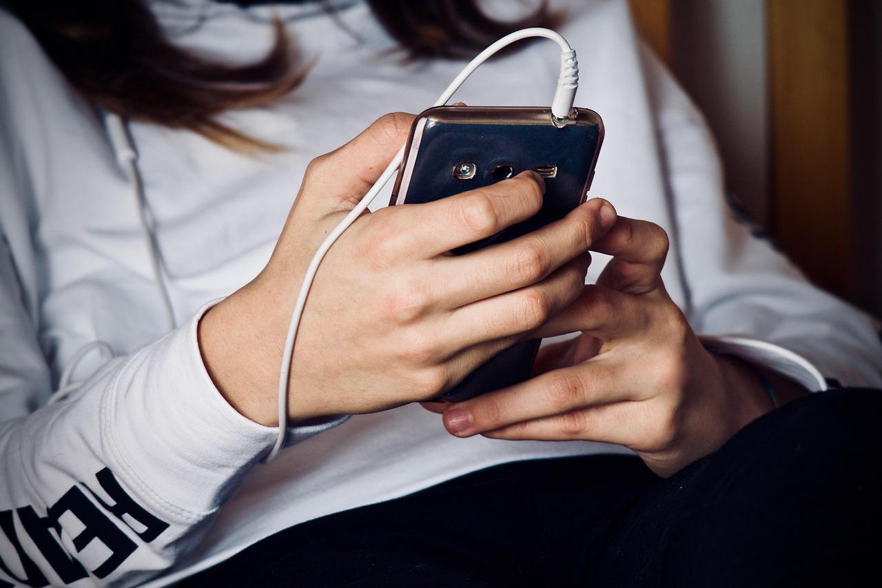 DEČAKU PREKO VIBERA STIGAO CENOVNIK KOKAINA – OBRATITE PAŽNJU na telefon svog deteta, mnogima na Balkanu poslate JEZIVE PORUKE! (FOTO)