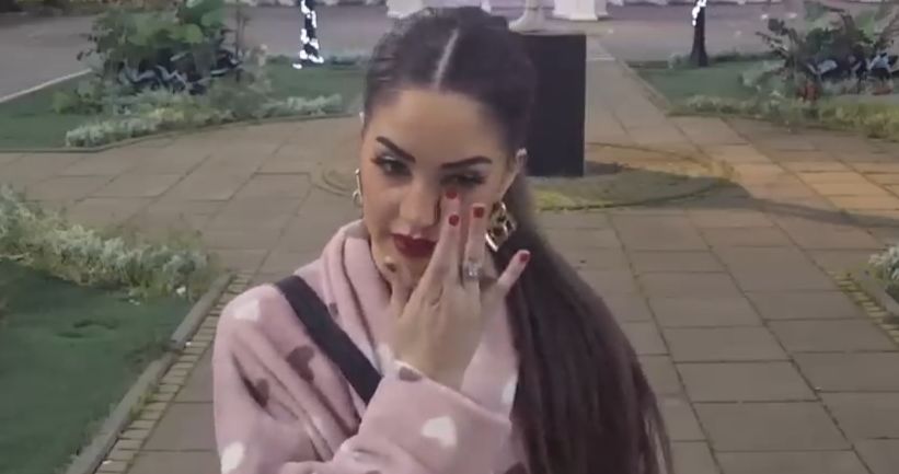 ANĐELA U SUZAMA! Boli je nepravda zbog njega: „Ako mrziš mene…“