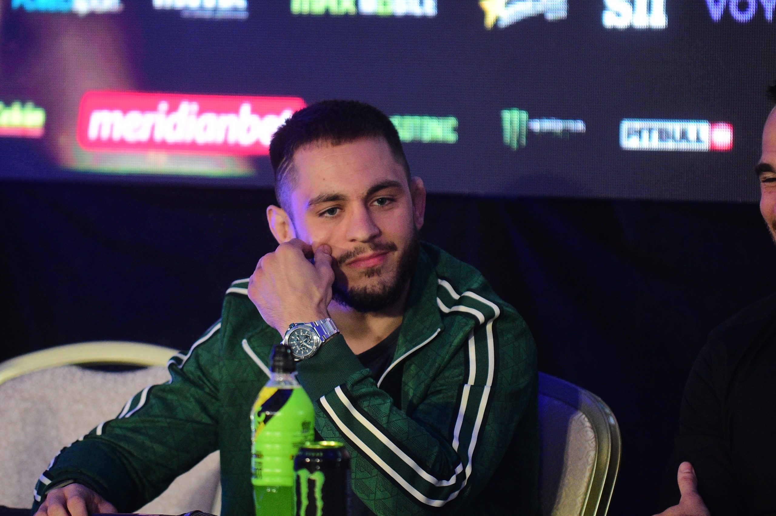 MILOŠ JANIČIĆ SE NE ZAUSTAVLJA! Crnogorac PREBIO Brazilca u Majmuju, legenda UFC-a gledala sve