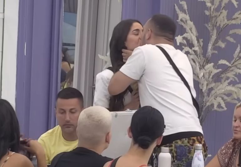 GASTOZ POKUŠAO DA OPERE ANĐELU – NEUVERLJIVO?! „To su naše besne gliste“