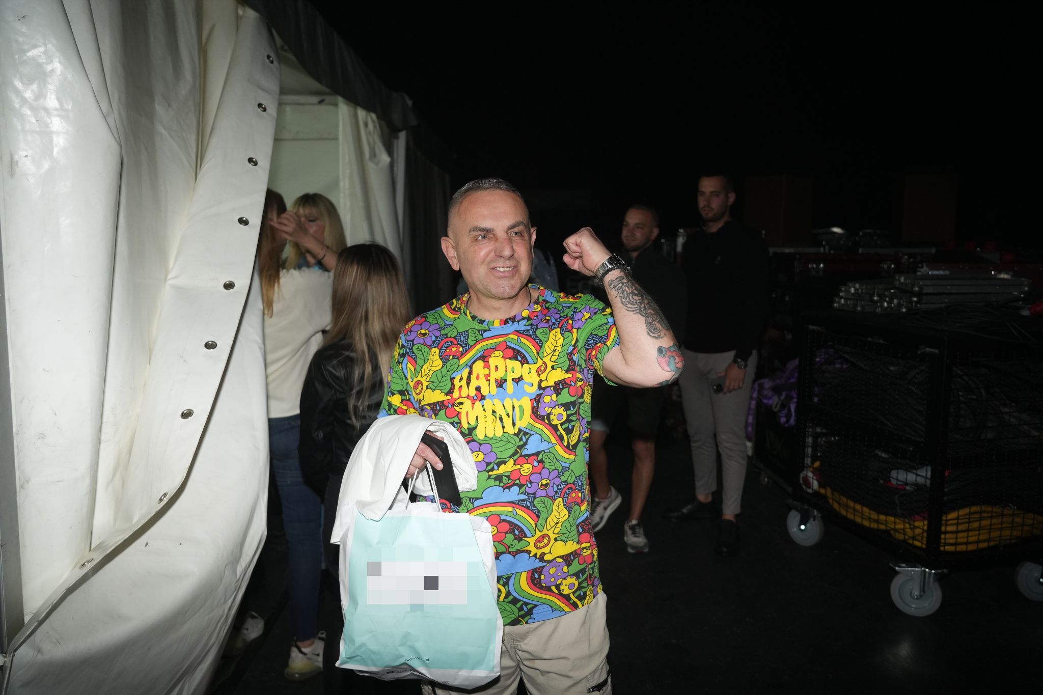 JAVNO PREVARIO ŽENU, PA ZAPROSIO LJUBAVNICU! Nakon skandala se desilo ovo, šokantno!