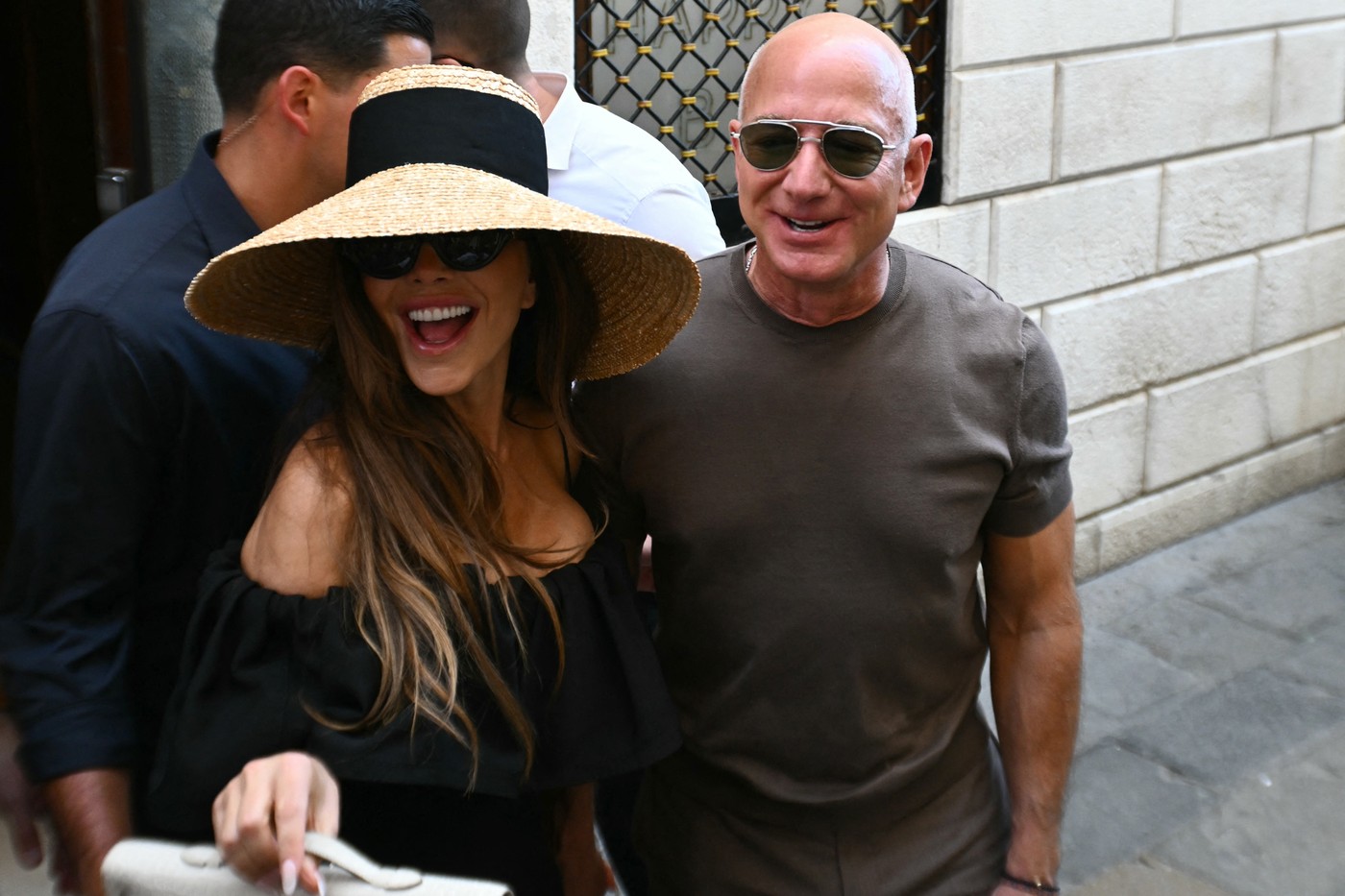 DŽEF BEZOS I LOREN SANČEZ KONAČNO VENČANI! Pojavili se prvi put u javnosti kao bračni par, evo gde su nastavili slavlje