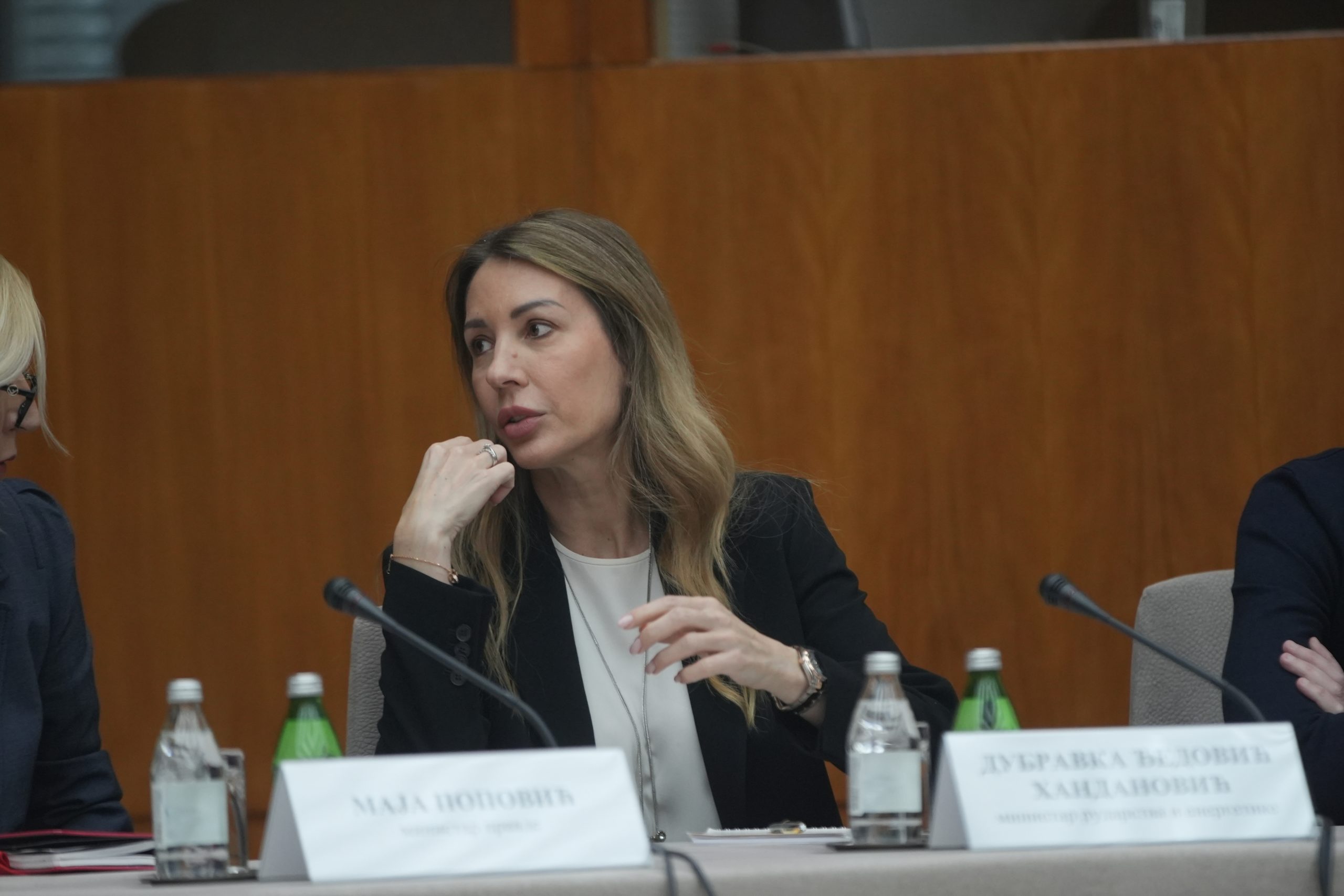TRUDNA DUBRAVKA ĐEDOVIĆ Ministarka rudarstva i energetike čeka treće dete!