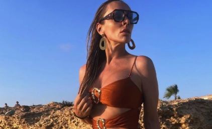 ODUZIMA DAH! Anabela pozirala u kupaćem kao sirena, telo bez mane, a ima 50 godina