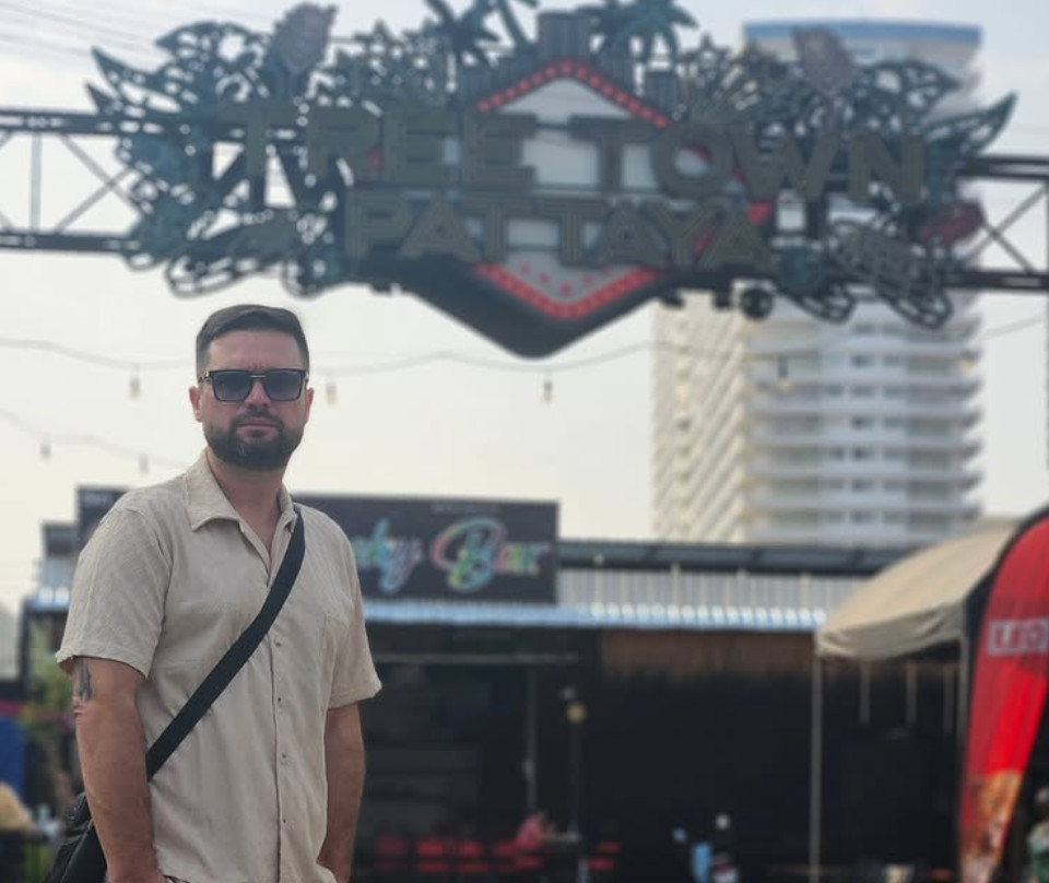 SRPSKI PEVAČ IMA LUKS VILU U BUDVI! Progovorio o neobičnom kućnom ljubimcu, ovo niste čuli!