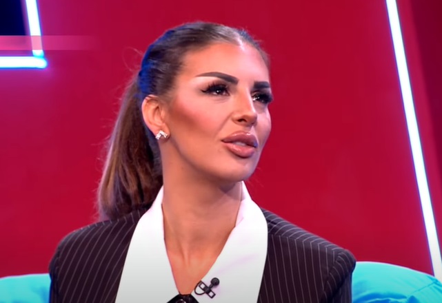 ENA ČOLIĆ POBEGLA IZ SRBIJE! Sa sinom se uputila u OVU zemlju, nikad nije bila SREĆNIJA (FOTO)