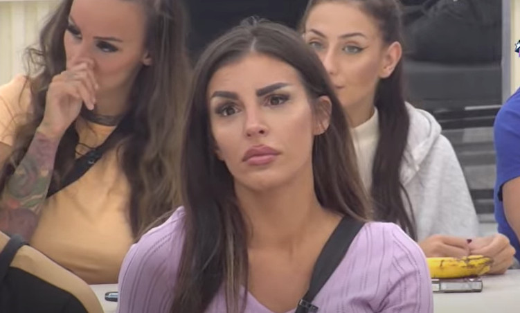 ENA ČOLIĆ PRIZNALA VEZU SA SINOM POZNATOG PEVAČA! Peja istog momenta izašao iz kuće, više ništa neće BITI ISTO