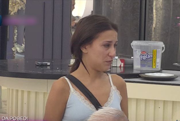 DRAMA U RIJALITIJU! Stefani Grujić RAZAPELA MAJKA, guši se u suzama, REŠILA DA IDE PROTIV NJE!