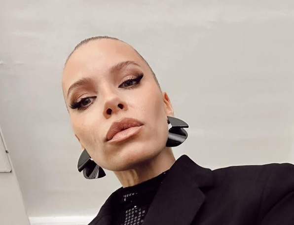 KRISTINA BEKVALAC OTKRILA SVE ESTETSKE ZAHVATE! Grudi, kapci i mladalački izgled!