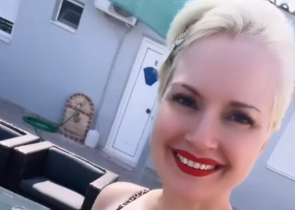 MAJA NIKOLIĆ SE RAZGOLITILA U GRČKOJ! Tigrasti kupaći, obline sevaju, a filtera nigde