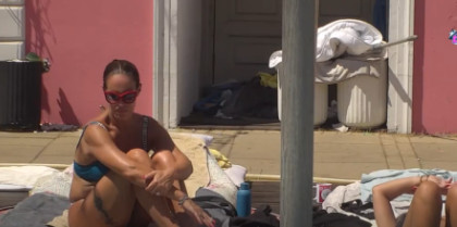 IZAZOVNO I BEZ CENZURE! Rijaliti učesnice se SKINULE, RAZVRAT NA BAZENU (FOTO)
