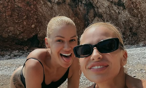 VRELE I NEODOLJIVE! Nataša i Kristina Bekvalac grme u kupaćim kostimima, skinula se i pokazala HOT FIGURE! (FOTO)