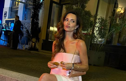 NIKOLINA PIŠEK SE SKINULA U 52. GODINI! Snimak iz bazena zapalio mreže, pokazala čime raspolaže (FOTO)