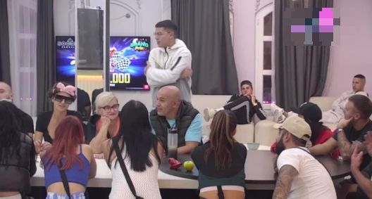 OVIH DESET UČESNIKA OSTAJE BEZ HONORARA Šok pred kraj rijalitija, gledaoci ŠOKIRANI