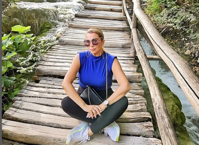 KARLEUŠA POSLALA SNAŽNU PORUKU UZ NEOBIČNU SLIKU! Komentari pljušte na mrežama!