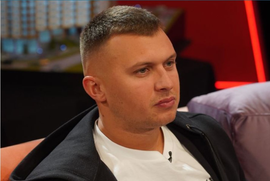 ŠTA SE KRIJE IZA SLIKE STEFANA KARIĆA SA POLICIJOM? Gore društvene mreže i komentari! A evo gde je na kraju završio! (FOTO)