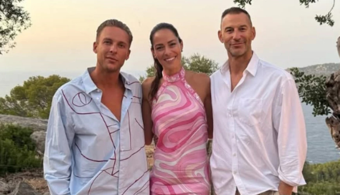 NAKON RAZVODA OD ŠVAJNIJA, ANA U ZAGRLJAJU SA DVOJICOM! Teniserka blista kao NIKADA PRE, neviđeno izdanje koje će ŠOKIRATI SVE (FOTO)