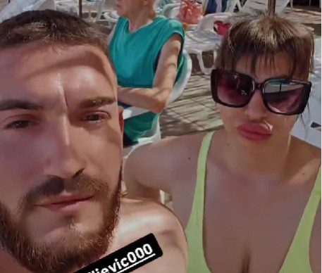 MILJANA SE PONOVO POMIRILA SA DEČKOM! Strastno je ŠČEPAO na bazenu, pa uradio ovo JAVNO! (VIDEO)