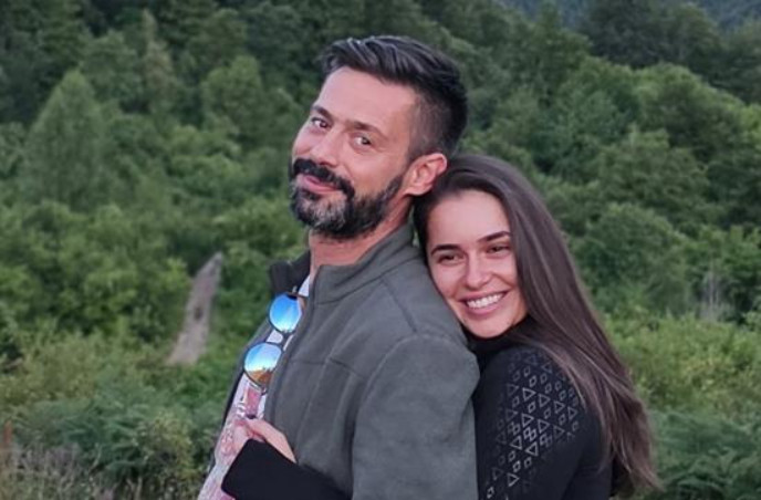 KO JE MAJA KOJA JE MILANU VASIĆU RODILA SINA? Od glumca je mlađa 18 godina, a njeno zanimanje je VRLO NEOBIČNO! (FOTO)