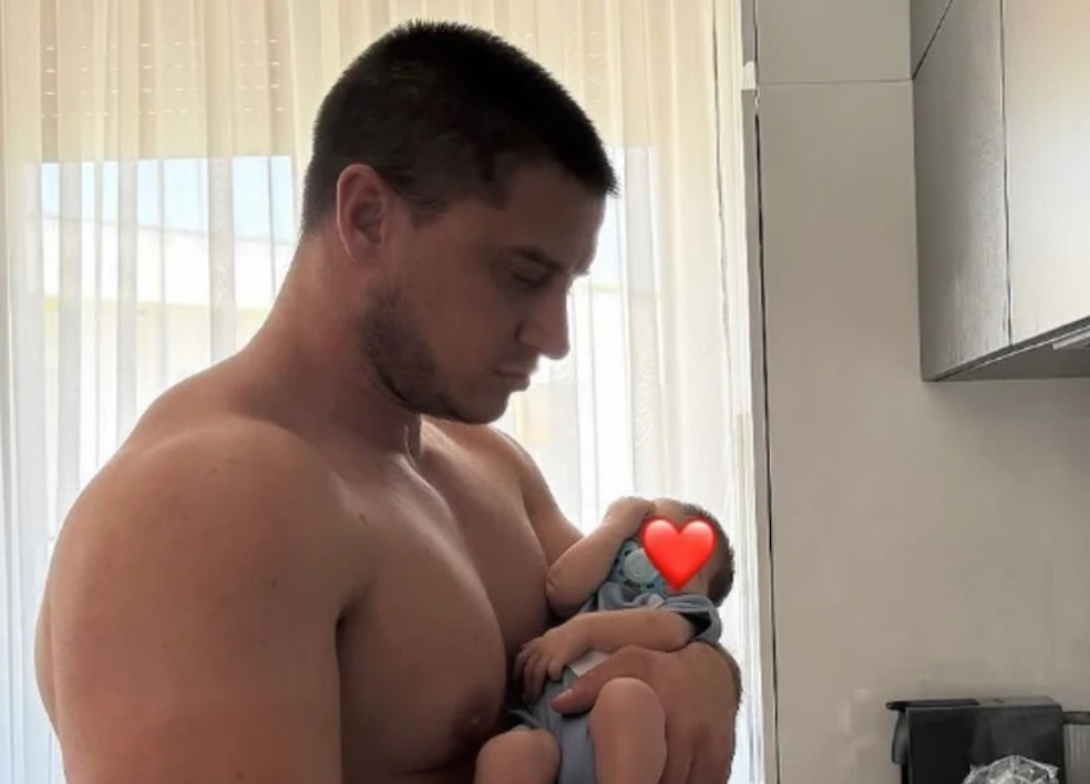 DAVID DRAGOJEVIĆ POKAZAO KAKO ON USPAVLJUJE SINA! Ima neobičnu igricu sa sinom – pohvalio se na Instagramu!