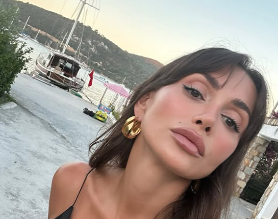 EMINA JAHOVIĆ SE OBRATILA POSEBNOJ OSOBI! Ovo nikome do sada nije posvetila!