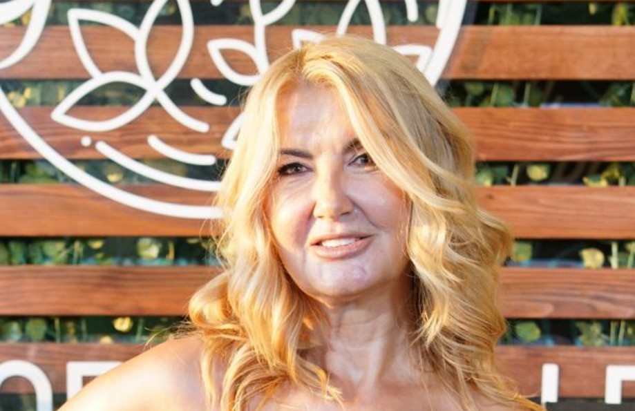 VESNA DEDIĆ SE SKINULA U 57. GODINI Voditeljka žari i pali u bikiniju, a evo o čemu SVI BRUJE (FOTO)