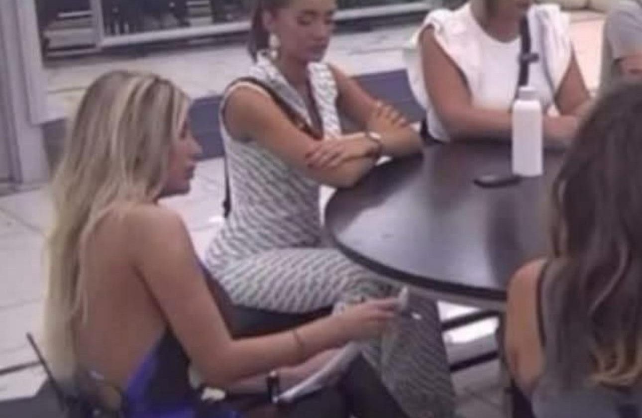 PRODUKCIJA NAMEŠTA POBEDU OVOJ RIJALITI UČESNICI! Voditeljka joj dala INSTRUKCIJE uživo u programu – ovo je GREŠKOM EMITOVANO (FOTO)