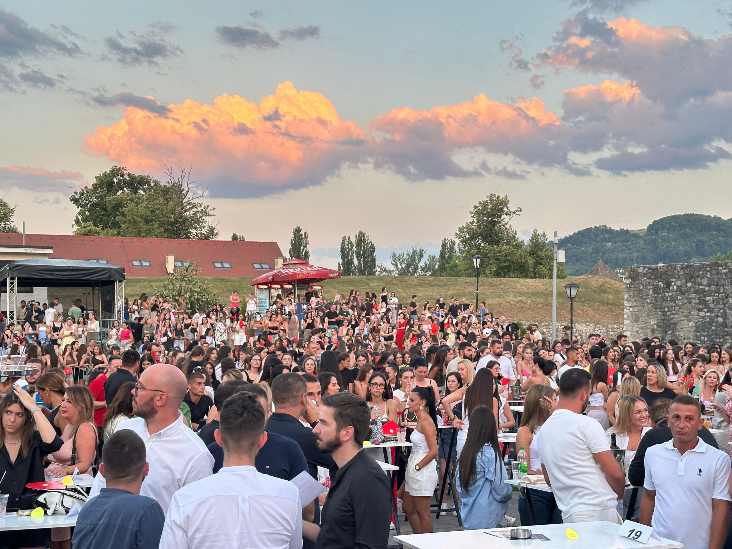 SVE JE SPREMNO ZA SPEKTAKL! Ana Nikolić vrlo brzo peva Banjalučanima! (FOTO)