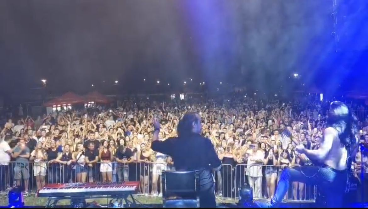 ACA LUKAS NAPRAVIO POMETNJU NA NASTUPU! Prava predstava za publiku – gosti VRIŠTALI kada su videli šta je uradio na bini (VIDEO)