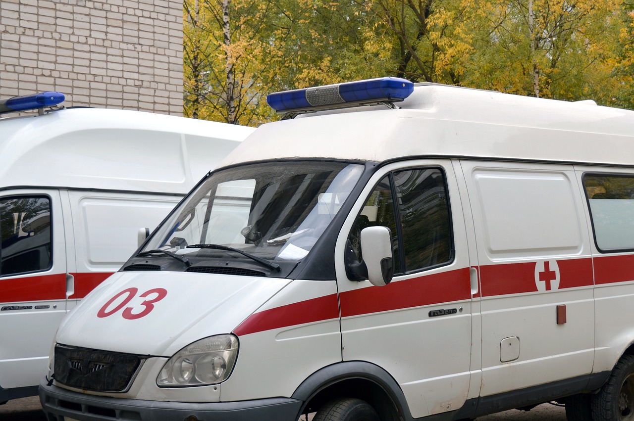 DETE (7) PALO SA PETOG SPRATA ZGRADE! Ima teške povrede