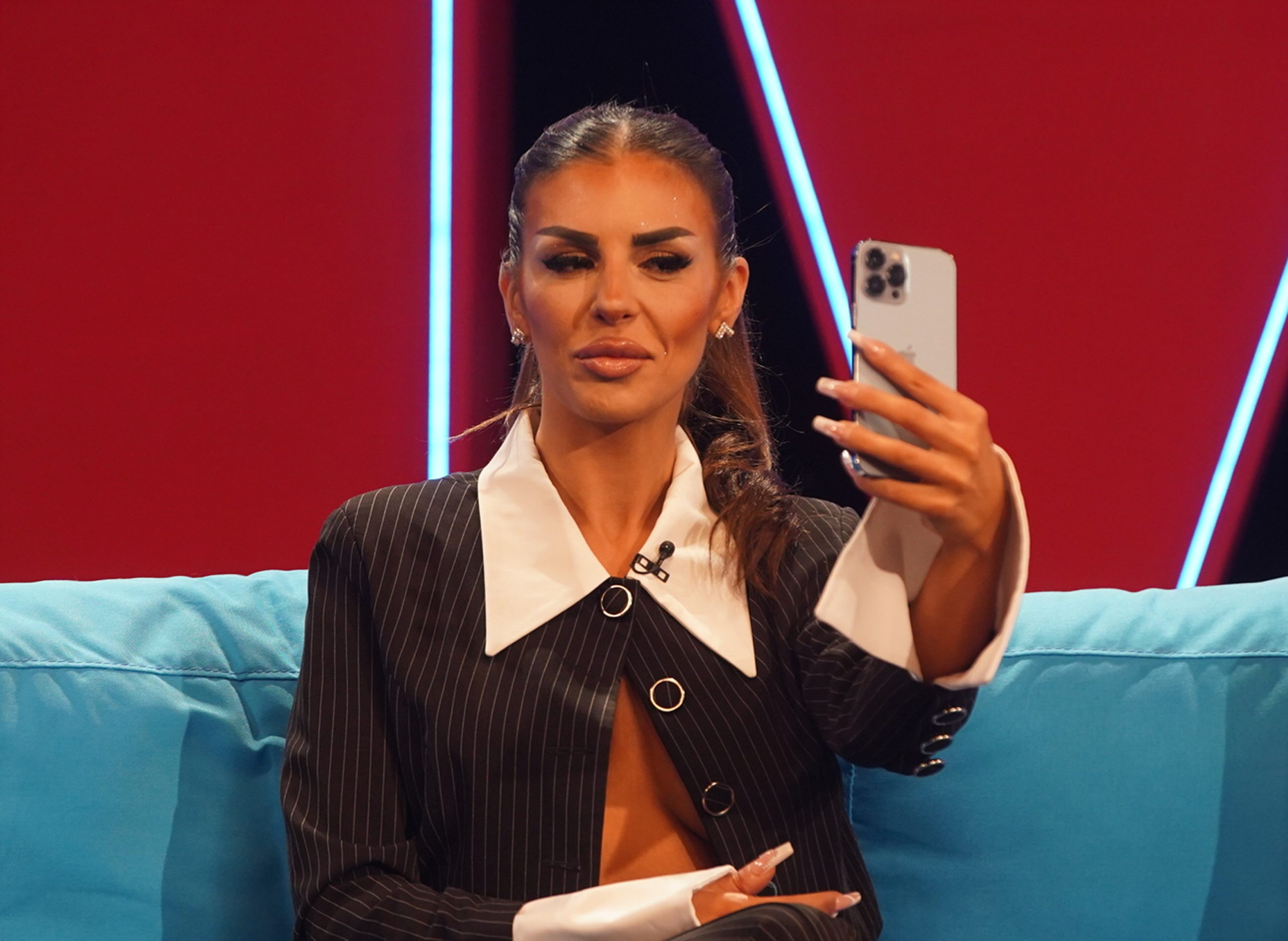 ISPLIVALA FOTKA IZ DETINJSTVA ENE ČOLIĆ! Da li biste je prepoznali? (FOTO)