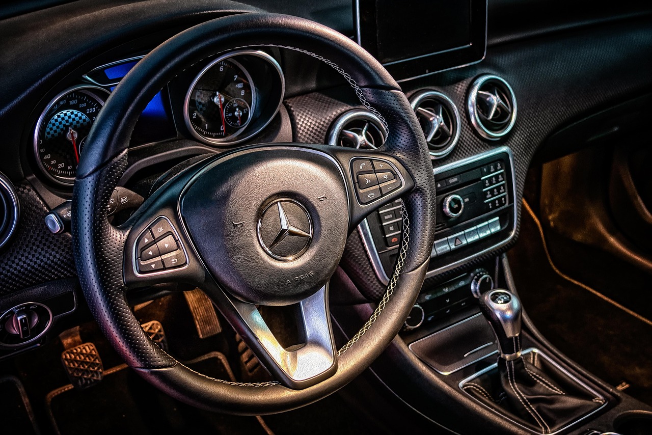 Ove 3 stvari nikada ne držite u automobilu u toku paklenih vrućina
