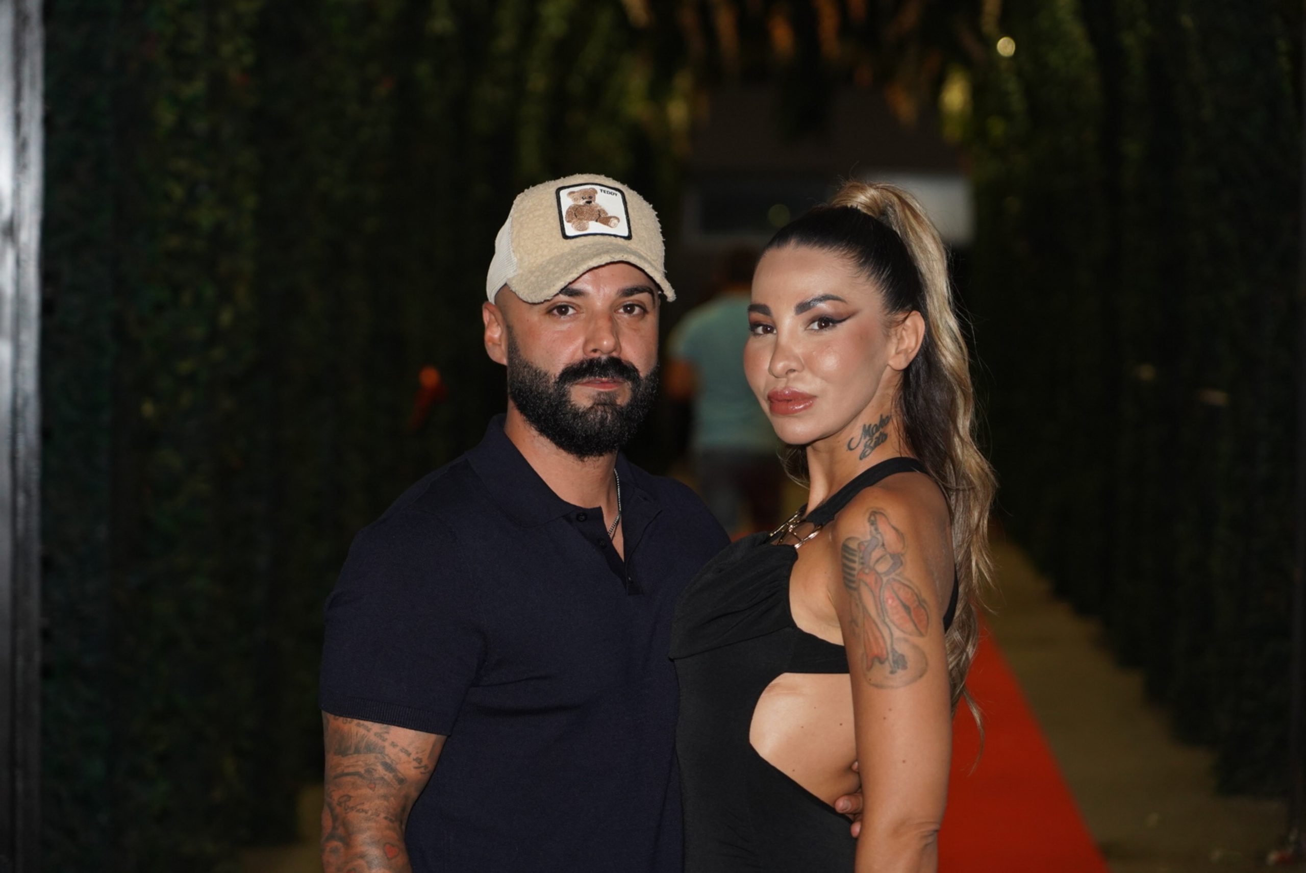 AKCIJA USRED LOKALA! Aneli i Luka se prepustili emocijama pred svima (FOTO)