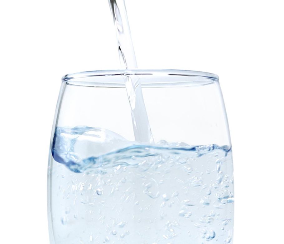 PRE NEGO DA POPIJETE VODU, U ČAŠU STAVITE OVU VOĆKU! Dobro za sva godišnja doba!