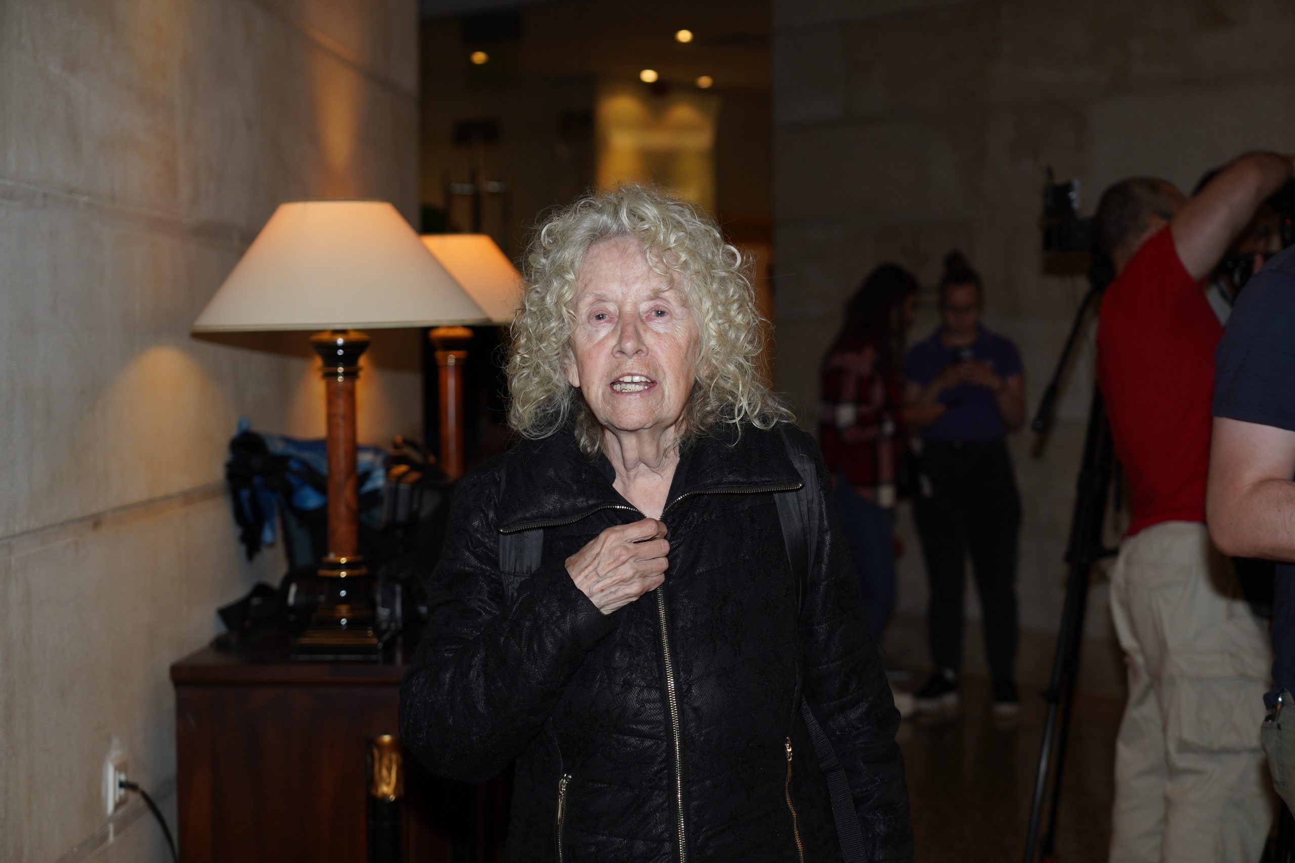 „IDEM NA GROBLJE I NI SA KIM SE NE DRUŽIM“ Eva Ras (84) otkrila kako provodi penzionerske dane!