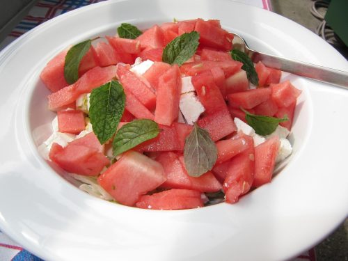 LUBENICA I FETA U LETNJOJ KOMBINACIJI?! MOŽE! Osvežavajuća salata koja će osvojiti vaša nepca!
