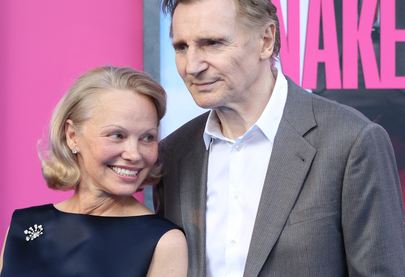 PAMELA ANDERSON I LIJAM NISON ZVANIČNO ZAJEDNO! Svi su mislili da je marketinški trik, a onda su SVE IZNENADILI!