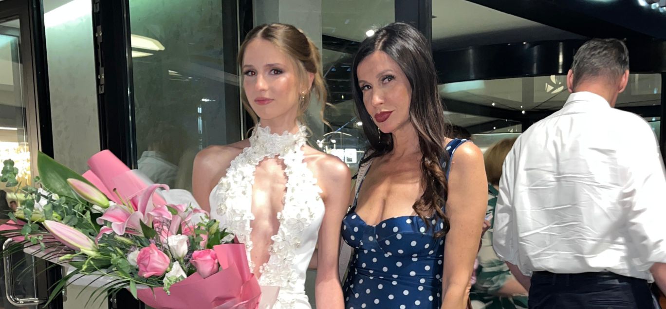 VODITELJKA SNEŽANA DAKIĆ ISPRATILA ĆERKU LAURU NA MATURU! Stajlingom oduševile sve: „Volim je bezuslovno“ (FOTO)