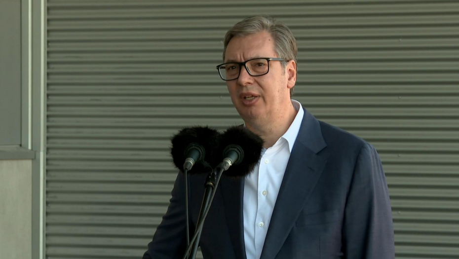 Vučić nikad brutalnije: „Mi nudimo su nove fabrike i puteve, a oni kontejnere i smeće na putu“