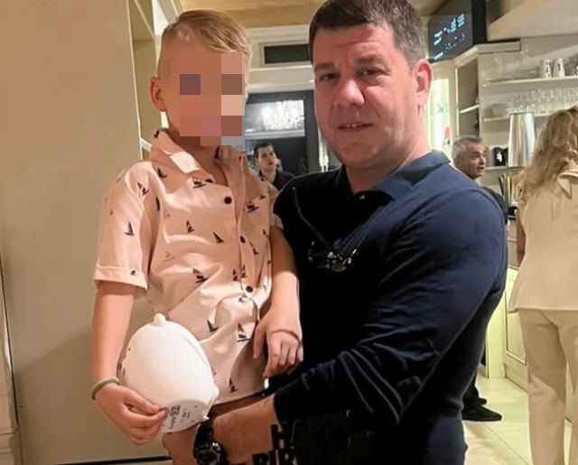 NAJEMOTIVNIJI PRIZOR NA ROĐENDANU MALOG ŽELJKA! Ivan Marinković drži sina u naručju, svi komentarišu jedno! (FOTO)