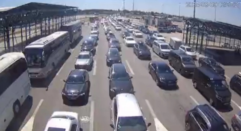 HAOS NA GRANIČNIM PRELAZIMA: Ljudi čekaju satima, MUP se oglasio!