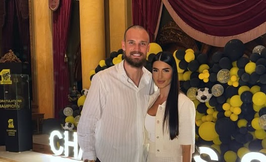LUKSUZ NA NAJVIŠEM NIVOU! Ana Rajković nosi ogrlicu vrednu čitavo bogatstvo, žena fudbalera uživa za sve pare! (FOTO)
